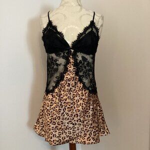 Victoria’s Secret Very Sexy Leopard Animal Print Satin & Chantilly Lace Slip M